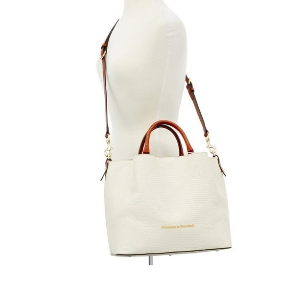 Dooney&Bourke Large white Barlow w/ smoking red interior 🤍🤍NWT - Picture 3 of 16